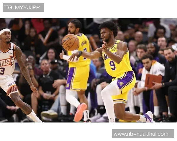 布朗尼坦言上场机会有限期待通过努力防守赢得更多信任与时间