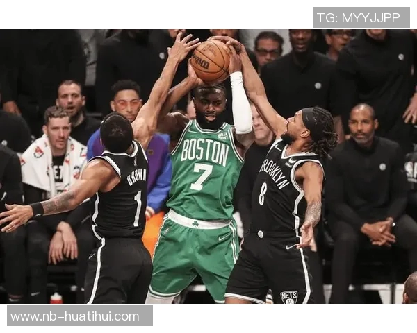 篮网队抵达澳门备战中国赛名宿卡特亲临助阵激励球员