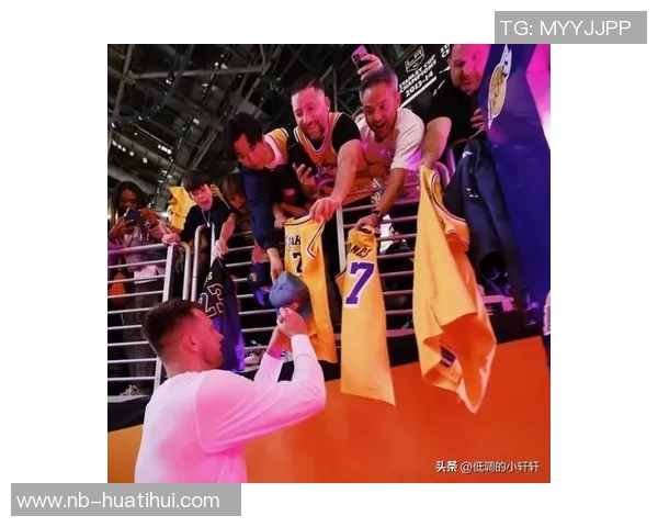 库里首节低调发挥仅得3分助队友展现实力全队配合默契 库里首节低调发挥仅得3分助队友展现实力全队配合默契